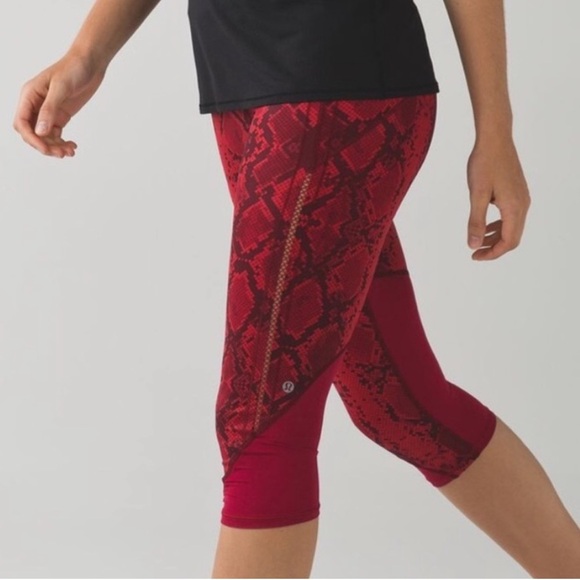 Lululemon Vent It Out Crop Mini Leggings Ziggy Snake Red Tide Cranberry - Picture 3 of 12